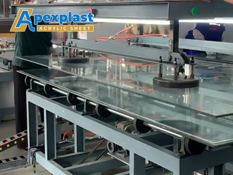 69144110443b9.jpg 浇铸亚克力板生产过程2.jpg